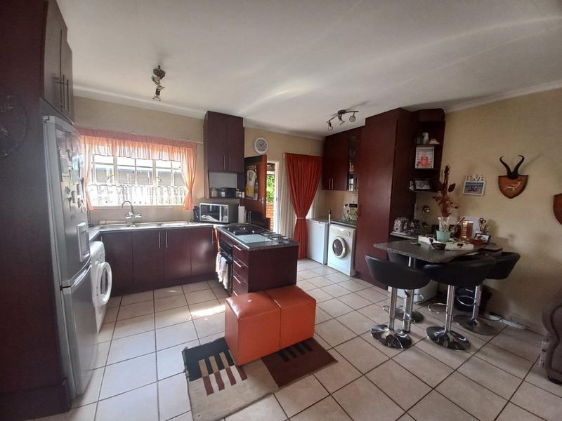 Lovely 3 Bedroom Townhouse in Jordaanpark - Photo 8
