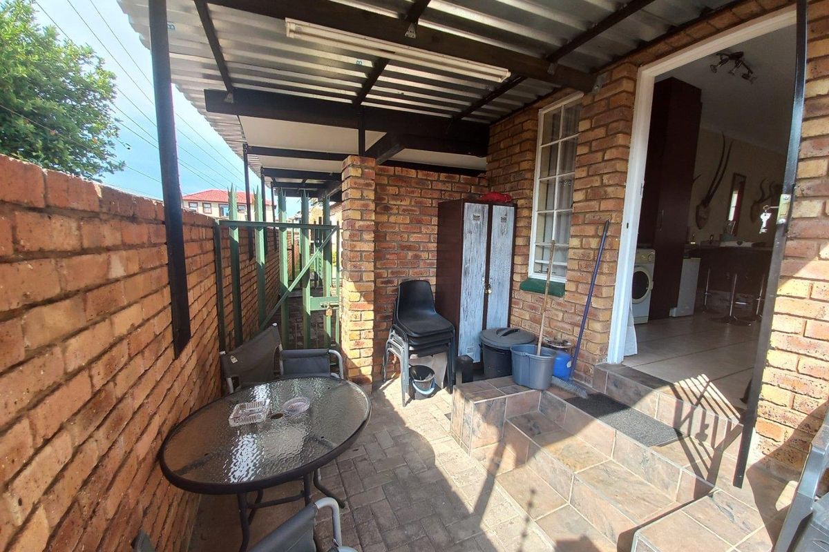 Lovely 3 Bedroom Townhouse in Jordaanpark - Photo 2