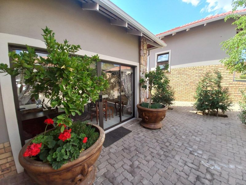 Immaculate & Modern Home for a Perfect Retirement - Photo 2