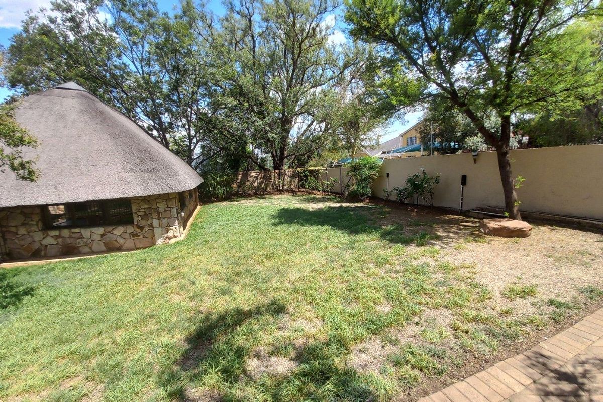 Charming 4-Bedroom Heritage Home with Modern Luxuries - Photo 5