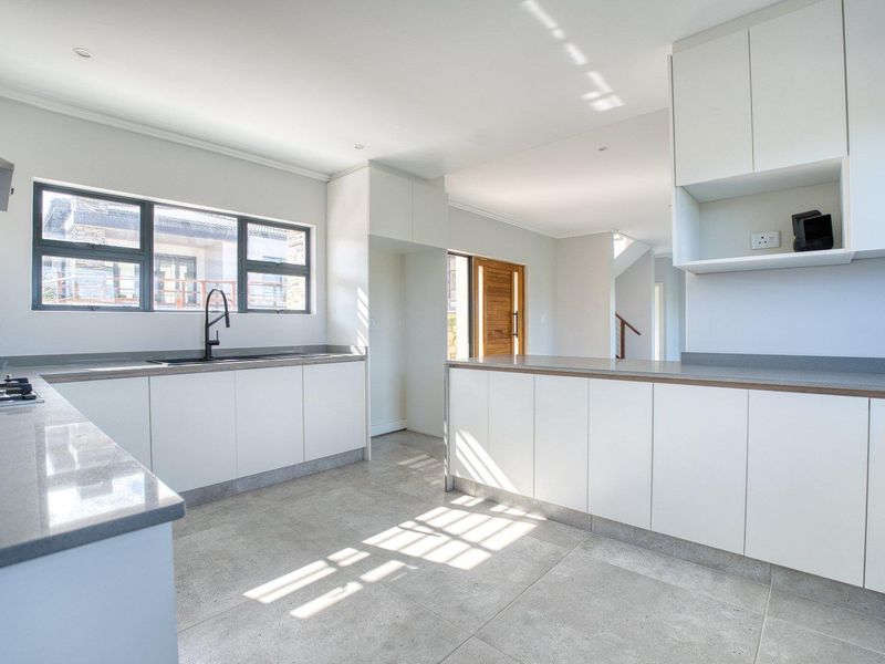 Modern Townhouse in Palm Lakes Estate - Photo 7