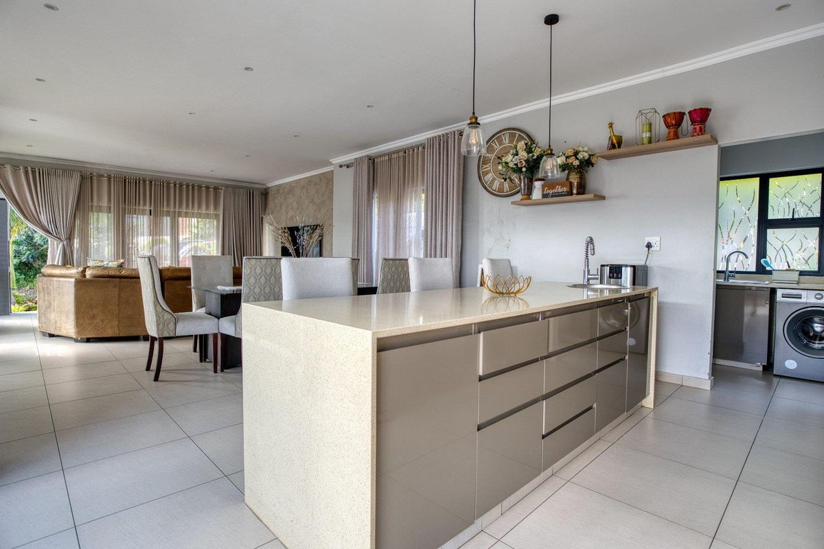 Stunning Modern 4-Bedroom Home with Pool in Ballito - Photo 4