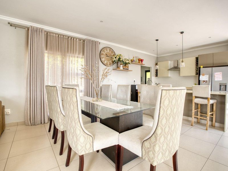 Stunning Modern 4-Bedroom Home with Pool in Ballito - Photo 8