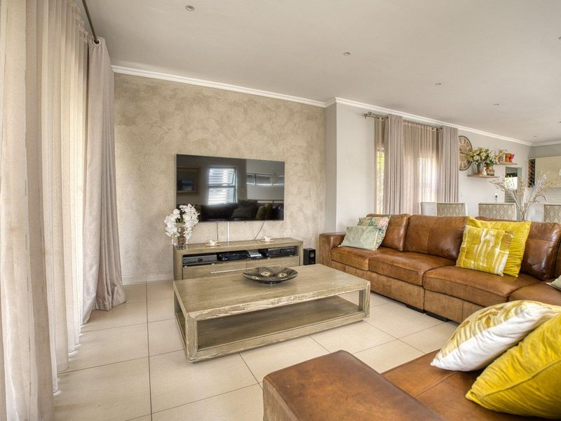 Stunning Modern 4-Bedroom Home with Pool in Ballito - Photo 5