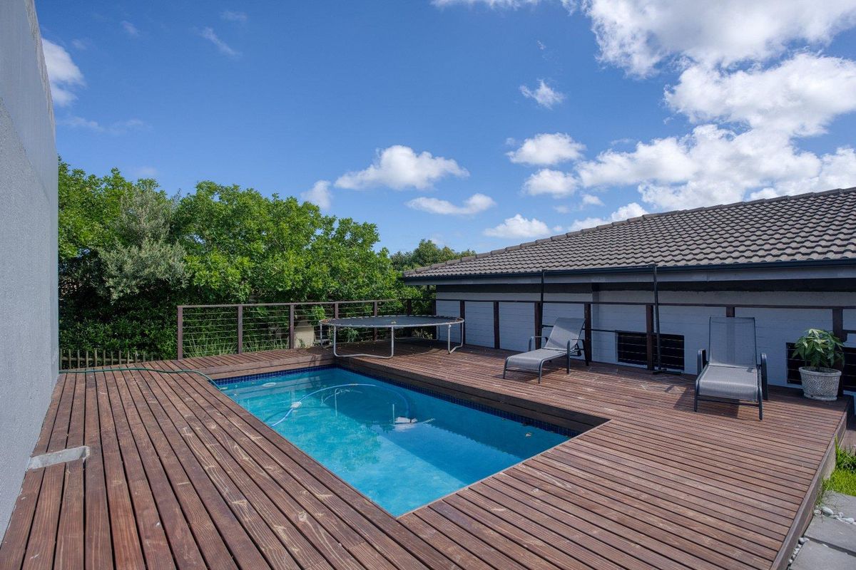 Stunning Modern 4-Bedroom Home with Pool in Ballito - Photo 2