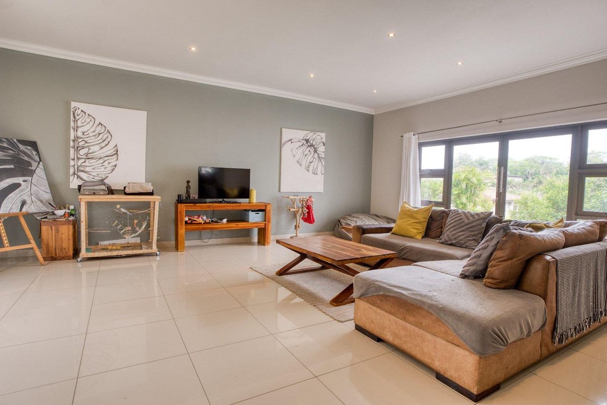 Stunning 5 Bedroom Home in Palm Lakes - Photo 3