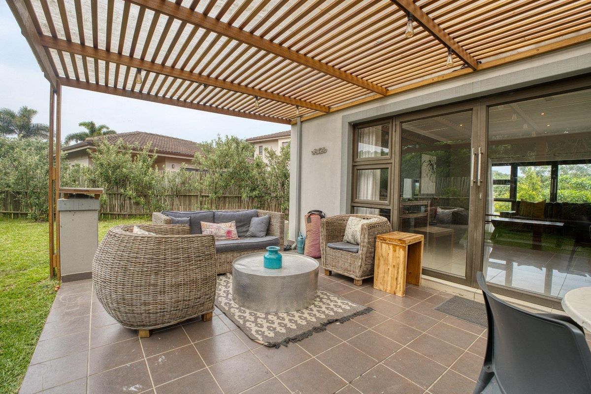 Stunning 5 Bedroom Home in Palm Lakes - Photo 2