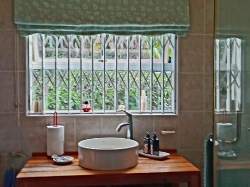 Charming 3-Bedroom Home in Mandeni with Beach Access & Flatlet - Photo 10