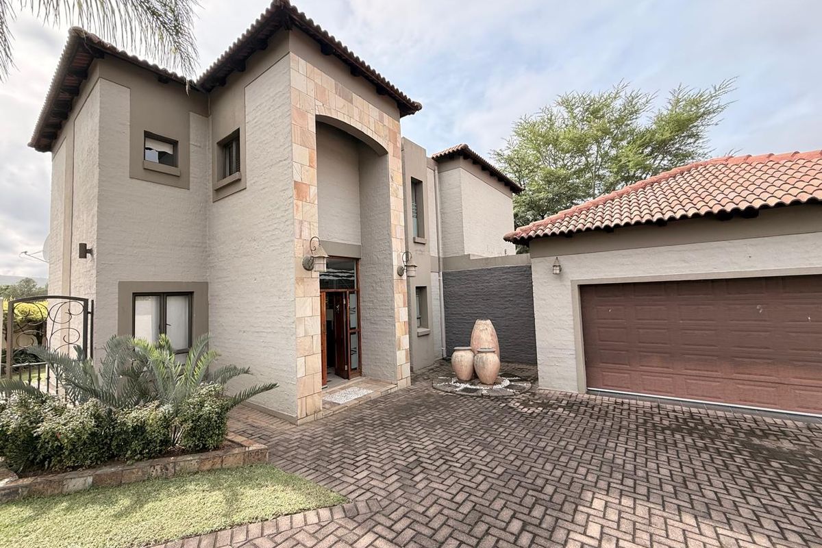 Secure 3 Bedroom Townhouse in Schuinshoogte Next to Aviary Hill - Photo 5