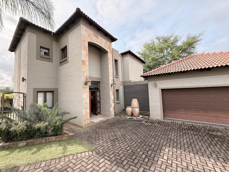 Secure 3 Bedroom Townhouse in Schuinshoogte Next to Aviary Hill - Photo 5