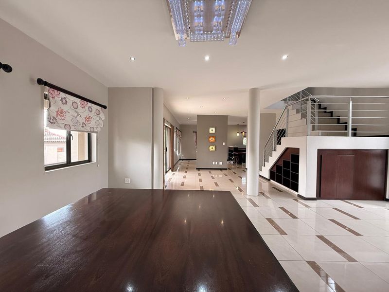 Secure 3 Bedroom Townhouse in Schuinshoogte Next to Aviary Hill - Photo 10