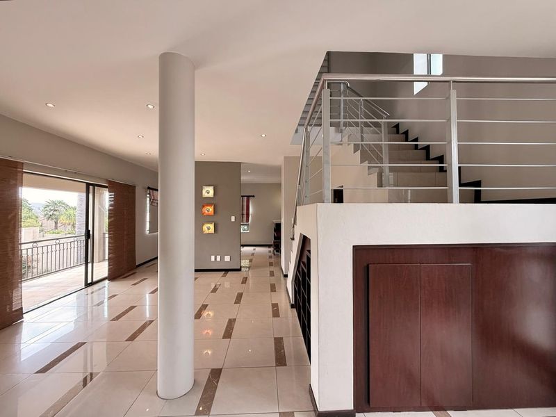 Secure 3 Bedroom Townhouse in Schuinshoogte Next to Aviary Hill - Photo 8