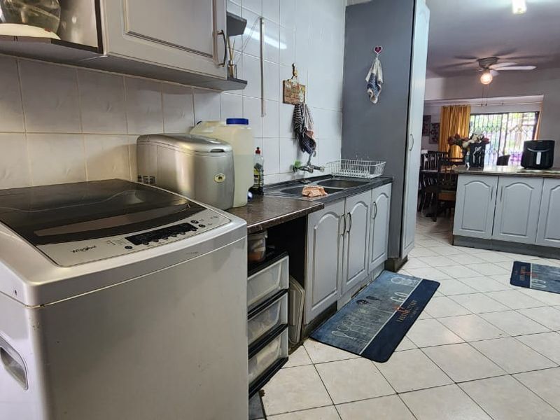 Charming 3-Bedroom Pet Friendly Duplex with Jacuzzi. - Photo 10