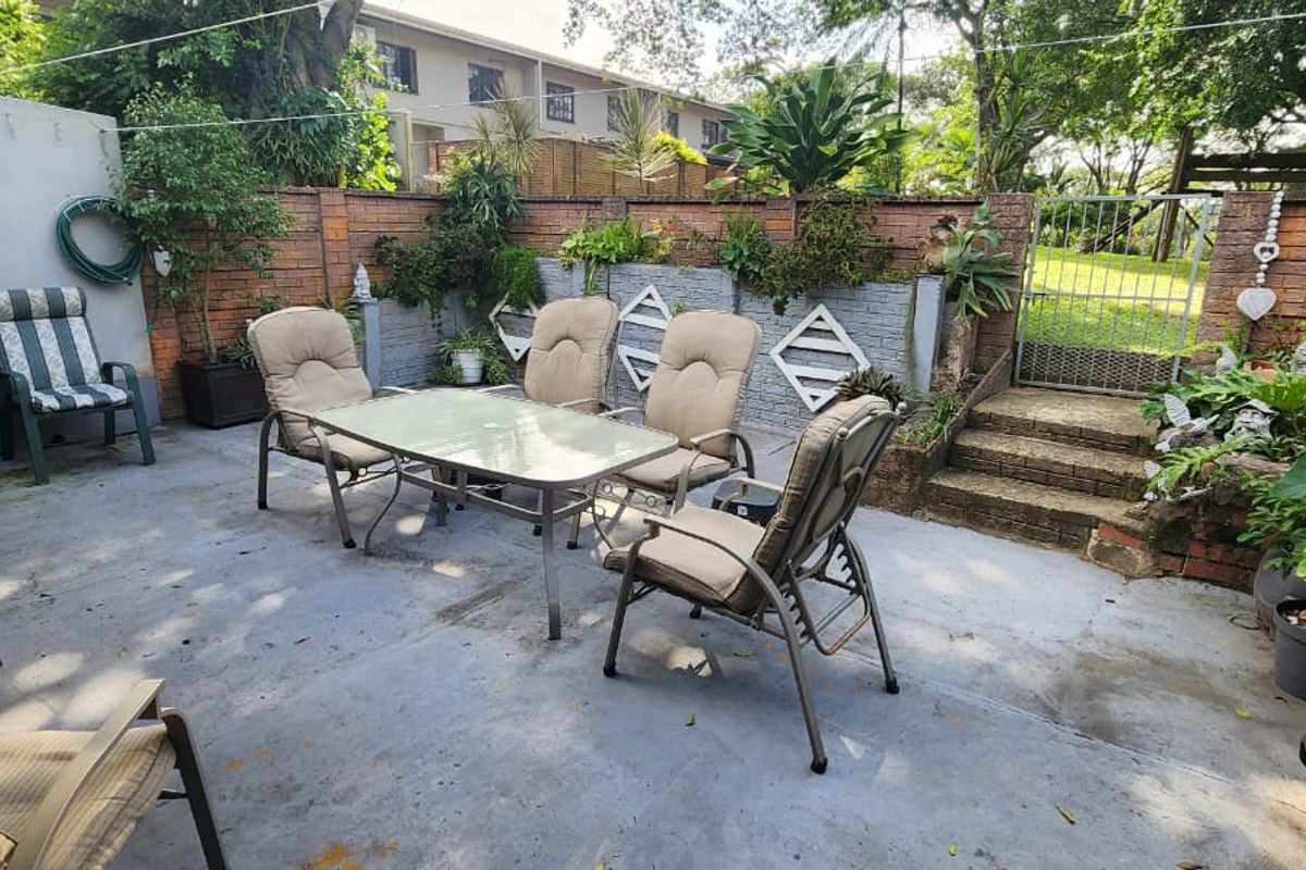 Charming 3-Bedroom Pet Friendly Duplex with Jacuzzi. - Photo 5