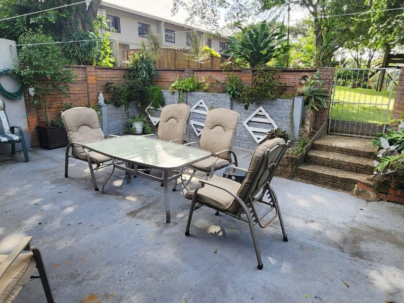 Charming 3-Bedroom Pet Friendly Duplex with Jacuzzi. - Photo 5