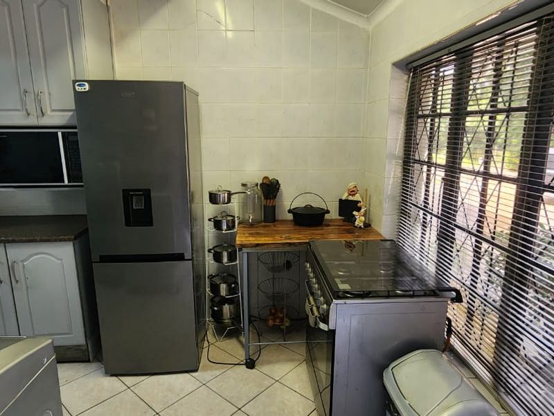 Charming 3-Bedroom Pet Friendly Duplex with Jacuzzi. - Photo 8