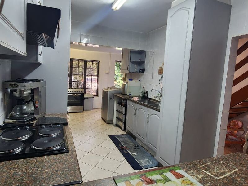 Charming 3-Bedroom Pet Friendly Duplex with Jacuzzi. - Photo 4