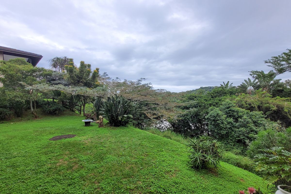 5 Bedroom Townhouse in Simbithi - Photo 3