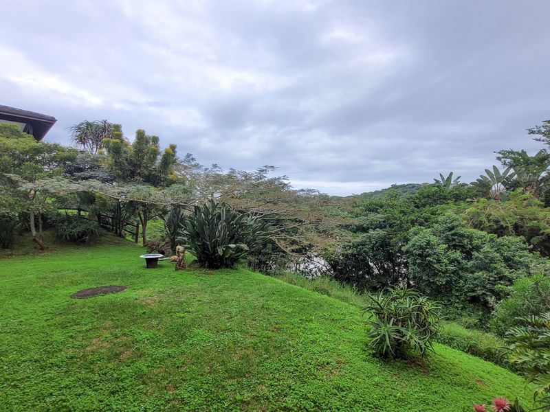 5 Bedroom Townhouse in Simbithi - Photo 3