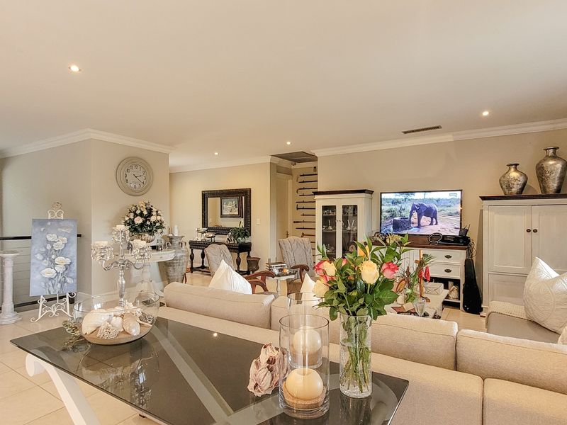 5 Bedroom Townhouse in Simbithi - Photo 7