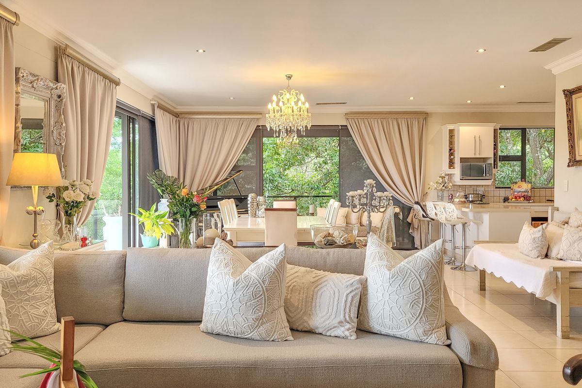 5 Bedroom Townhouse in Simbithi - Photo 4