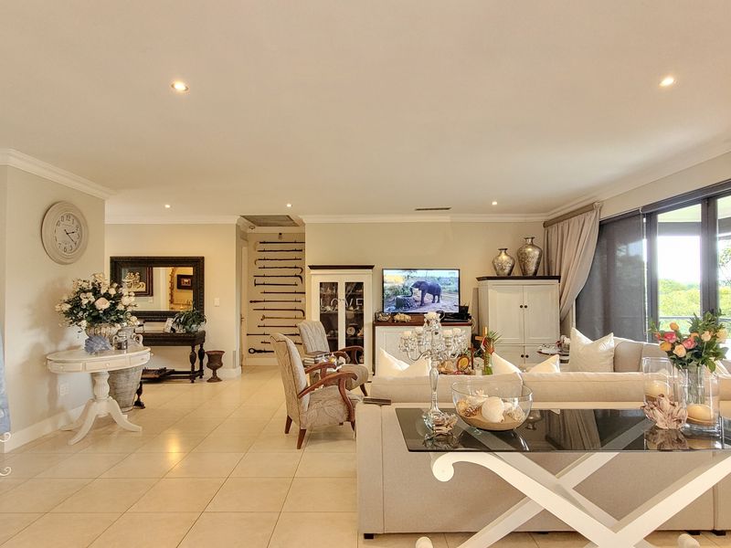 5 Bedroom Townhouse in Simbithi - Photo 5