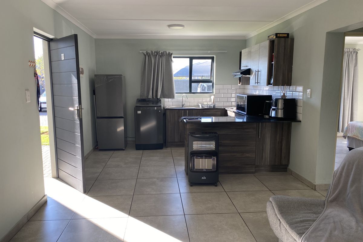 2 Bedroom Apartment In Jansen Park - Photo 4