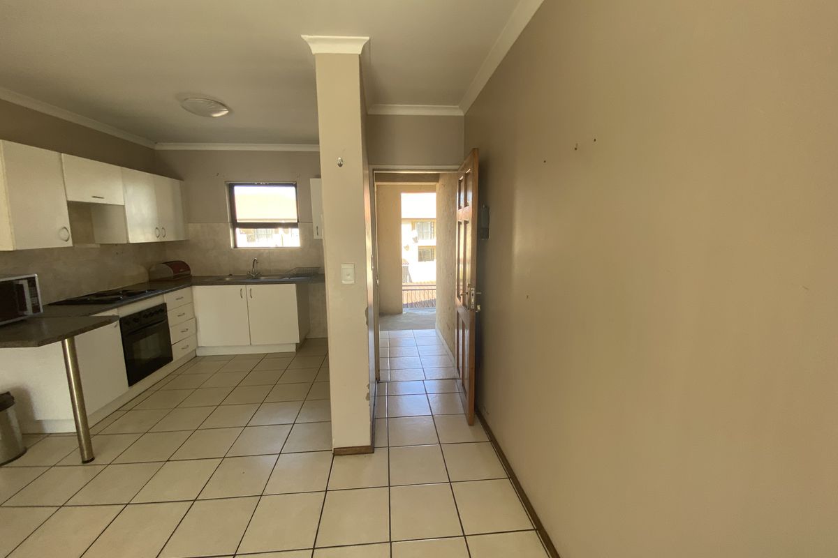 2 Bedroom Apartment in Parkrand - Photo 5