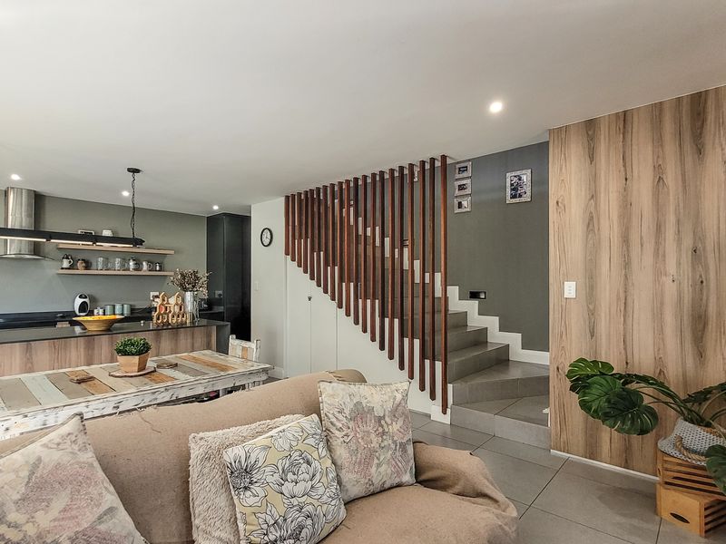 Modern Luxury  with private garden - Photo 10