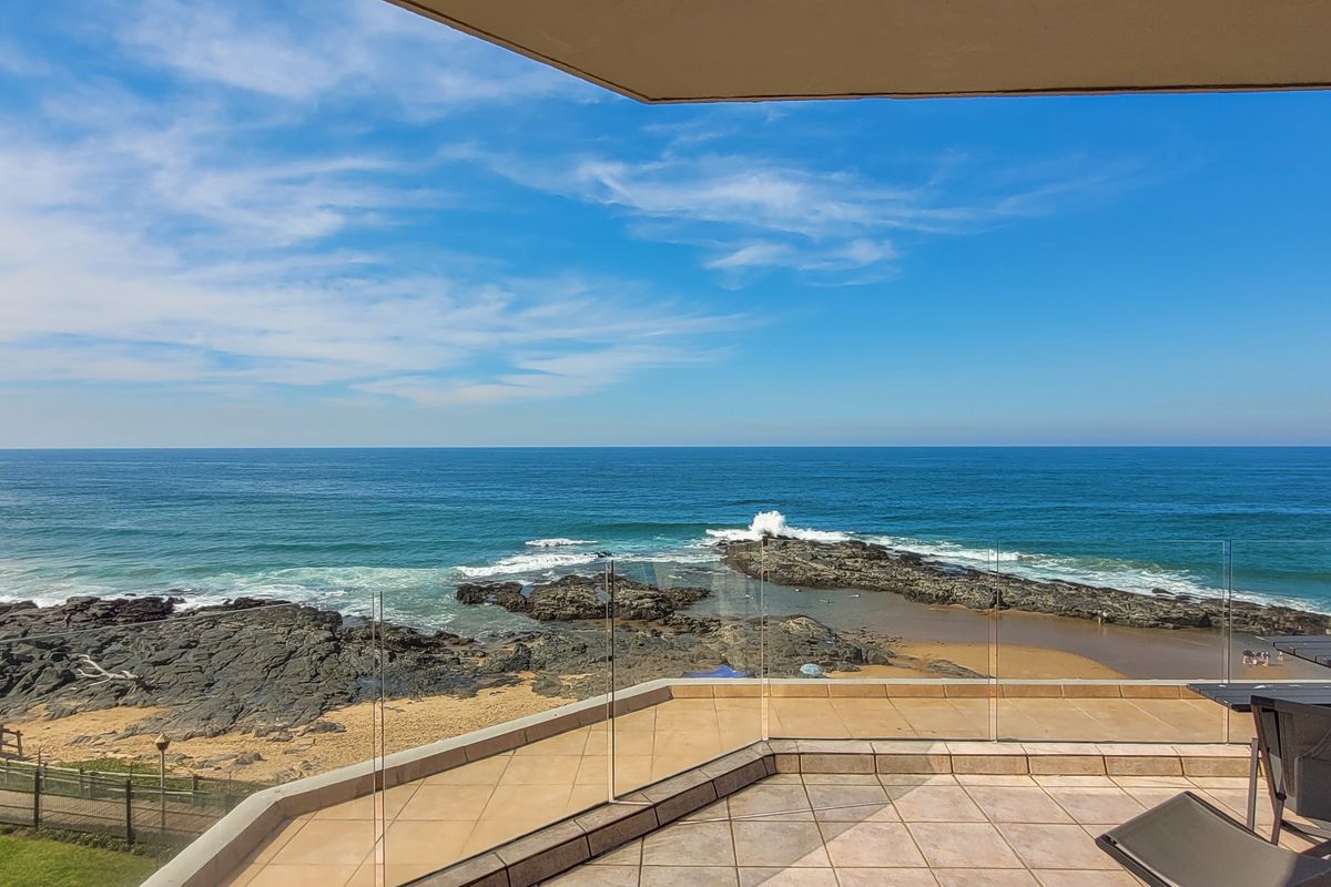 Coastal Living at Its Finest – Fully Furnished Beachfront Retreat - Photo 2