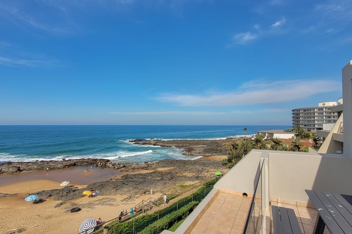 Coastal Living at Its Finest – Fully Furnished Beachfront Retreat - Photo 3