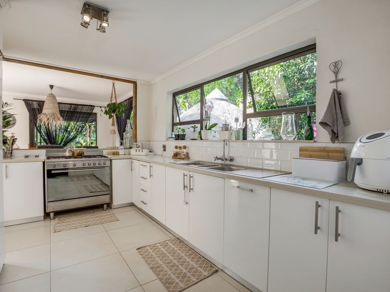 Elegant 3-Bedroom Double-Storey Family Home in Gated Community – Jukskei Park - Photo 2