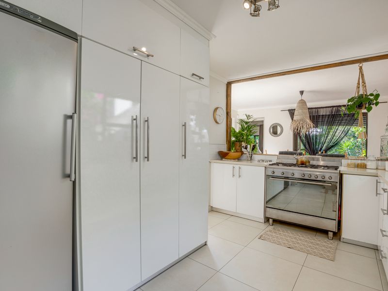 Elegant 3-Bedroom Double-Storey Family Home in Gated Community – Jukskei Park - Photo 3