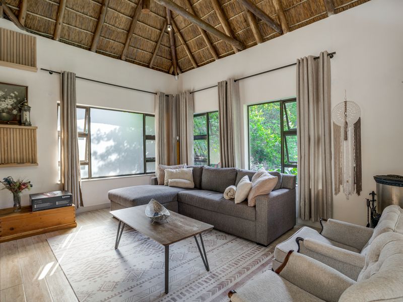 Elegant 3-Bedroom Double-Storey Family Home in Gated Community – Jukskei Park - Photo 6