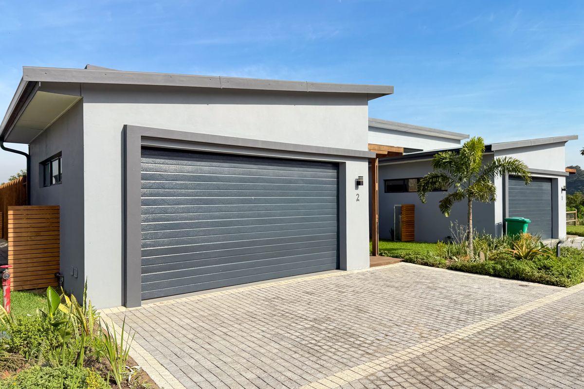 MODERN 2-BEDROOM HOME IN DOLPHIN RIDGE – STYLE, COMFORT & CONVENIENCE - Photo 2