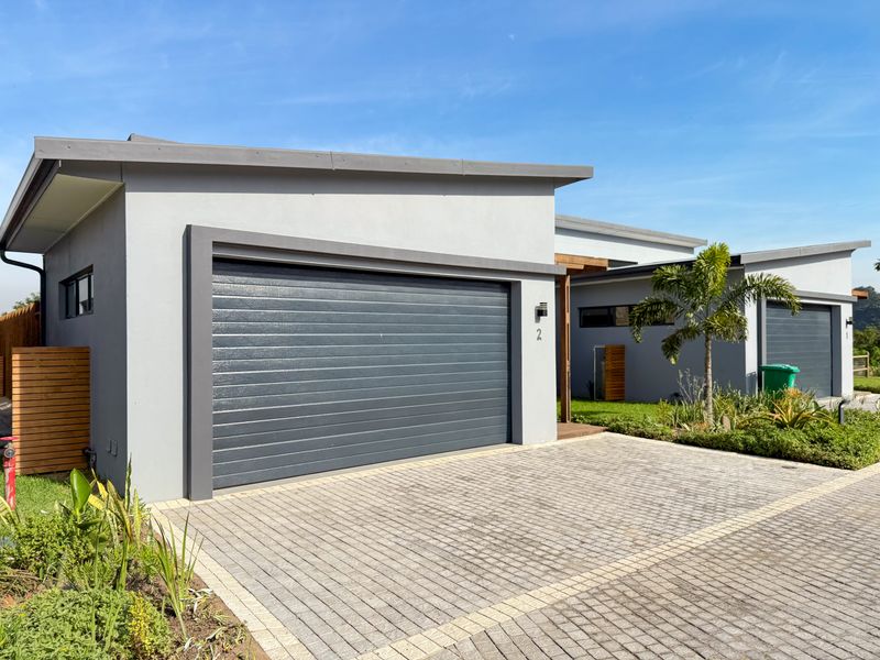 MODERN 2-BEDROOM HOME IN DOLPHIN RIDGE – STYLE, COMFORT & CONVENIENCE - Photo 2