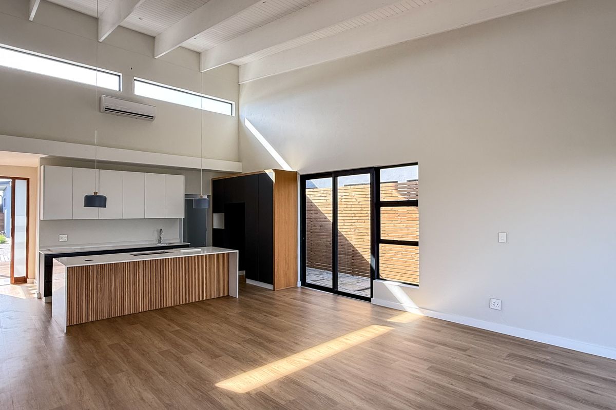 MODERN 2-BEDROOM HOME IN DOLPHIN RIDGE – STYLE, COMFORT & CONVENIENCE - Photo 5