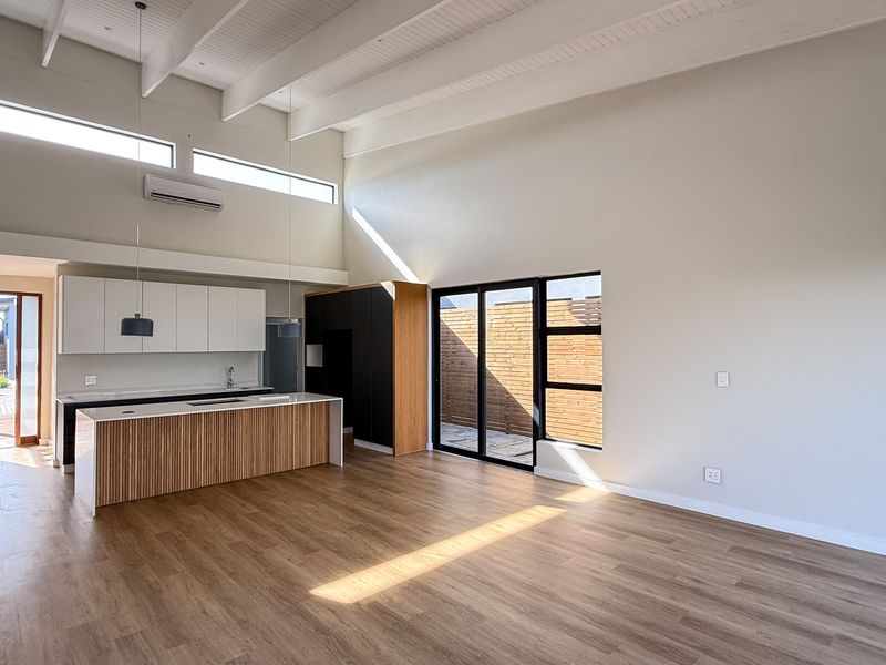 MODERN 2-BEDROOM HOME IN DOLPHIN RIDGE – STYLE, COMFORT & CONVENIENCE - Photo 5