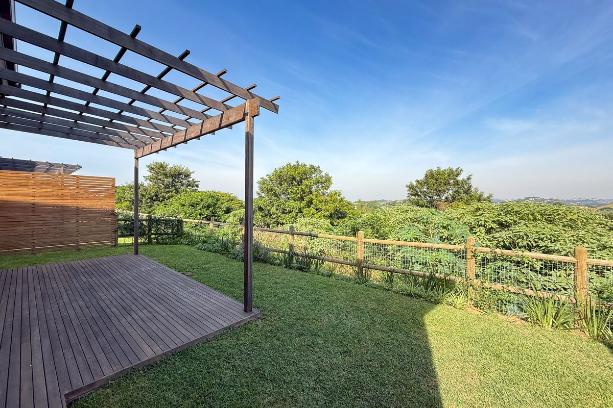 MODERN 2-BEDROOM HOME IN DOLPHIN RIDGE – STYLE, COMFORT & CONVENIENCE - Photo 4