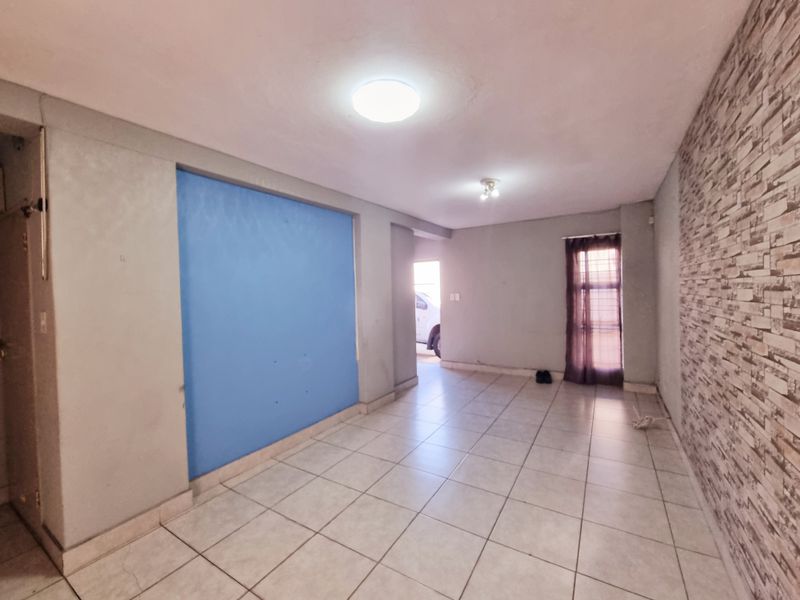 3 Bedroom Complex for sale - Photo 3