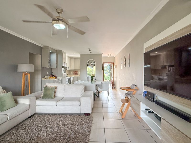 Modern 3-Bedroom Luxury Apartment in Wakenshaw – Comfort, Style & Prime Location - Photo 10