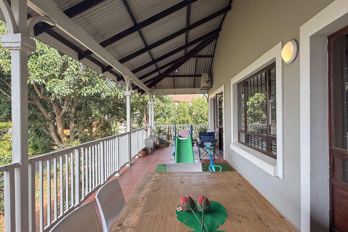 Modern 3-Bedroom Luxury Apartment in Wakenshaw – Comfort, Style & Prime Location - Photo 4