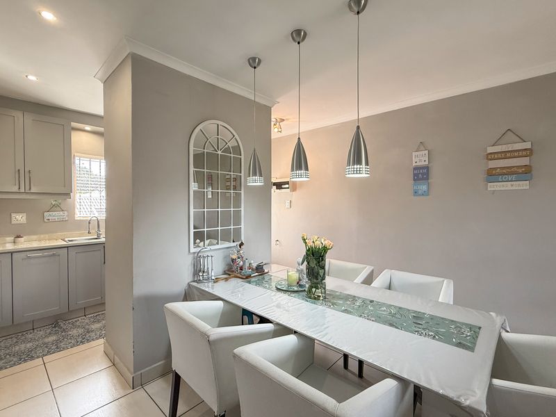 Modern 3-Bedroom Luxury Apartment in Wakenshaw – Comfort, Style & Prime Location - Photo 9