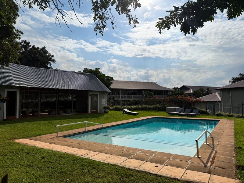 Modern 3-Bedroom Luxury Apartment in Wakenshaw – Comfort, Style & Prime Location - Photo 3