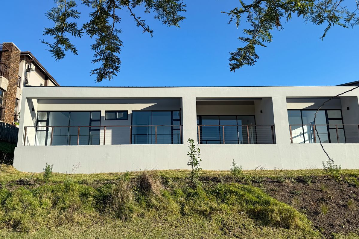 Modern 4-Bedroom Home in Palm Lakes Estate – Contemporary Living Surrounded by Nature - Photo 3