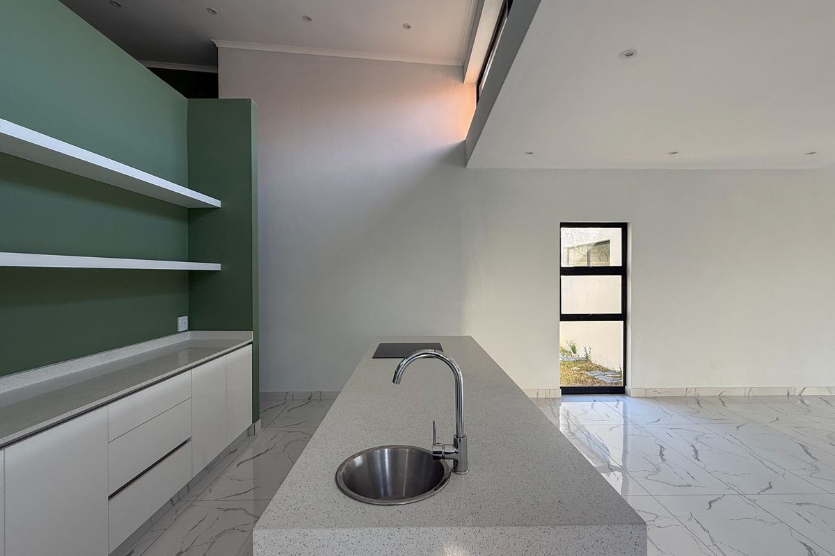 Modern 4-Bedroom Home in Palm Lakes Estate – Contemporary Living Surrounded by Nature - Photo 4