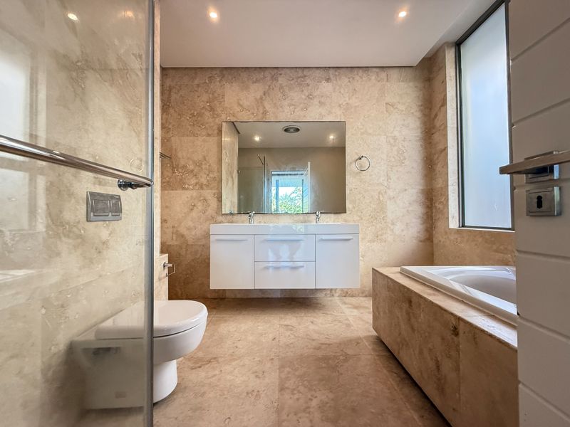 Modern Coastal Living in Zimbali Estate – Spacious 3-Bedroom Apartment - Photo 8