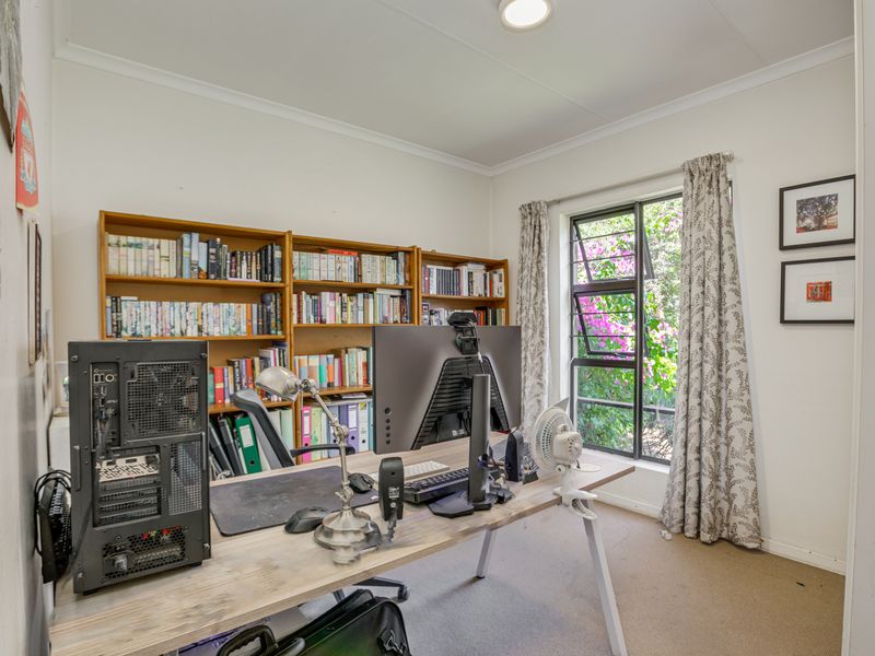 Charming 3 Bedroom 2 Bathroom Garden Townhouse - Photo 10