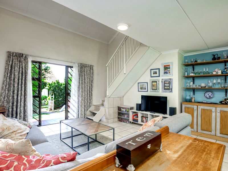 Charming 3 Bedroom 2 Bathroom Garden Townhouse - Photo 7