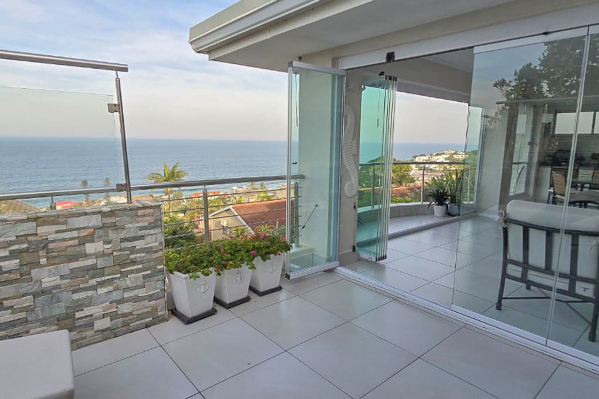 Seamless Indoor-Outdoor Living with Breathtaking Coastline Views - Photo 5